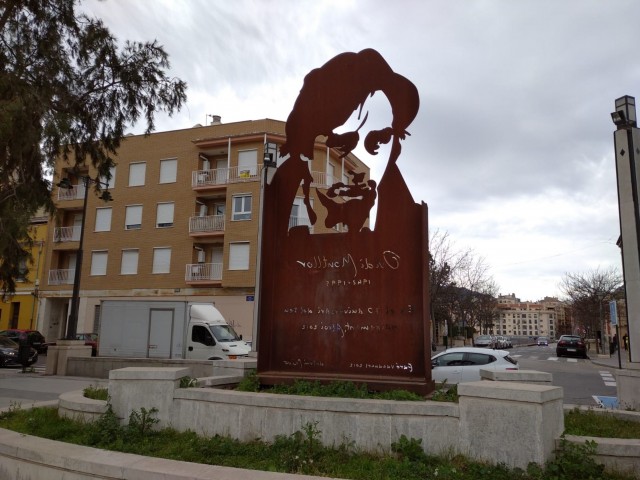 Escultura d'Ovidi al barri del Viaducte.