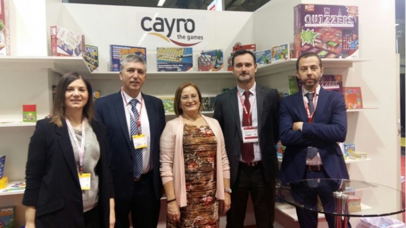 Climent amb Dolores Parra i José Antonio Pastor a l'expositor de l'empresa de Dénia Cayro. 