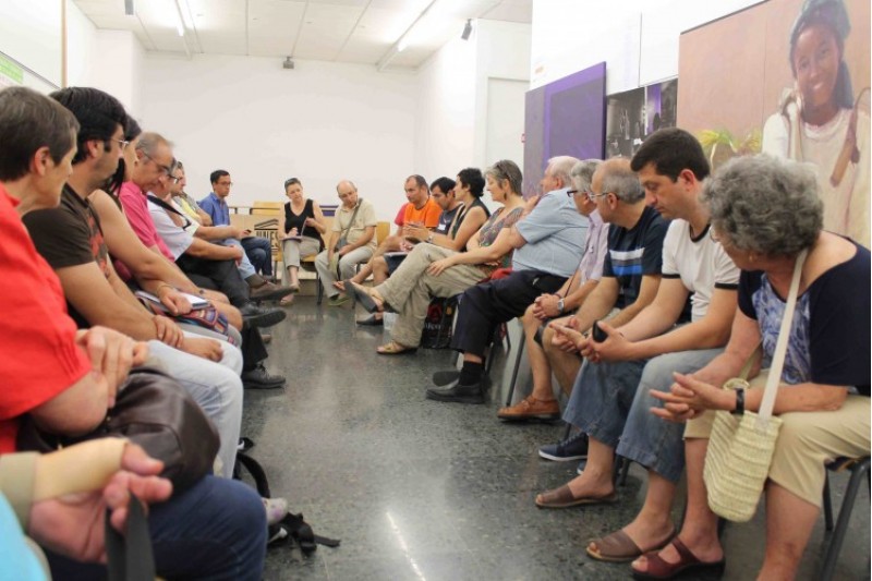 Diversos membres de Compromís han estat presents en l'assemblea./ LV