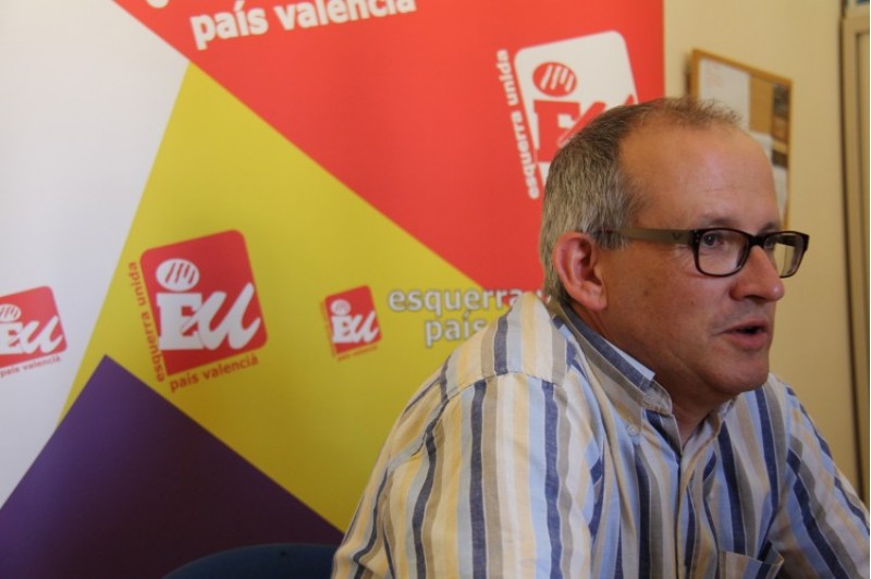 Paco Agulló durant la explicació de la postura d'EU en el tema de La Rosaleda. / SG