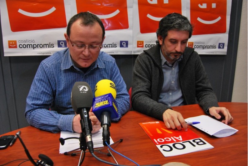 David Abad i Rafa Carbonell a la presentació del Pressupost Municipal alternatiu del Bloc-Compromís./ AMC