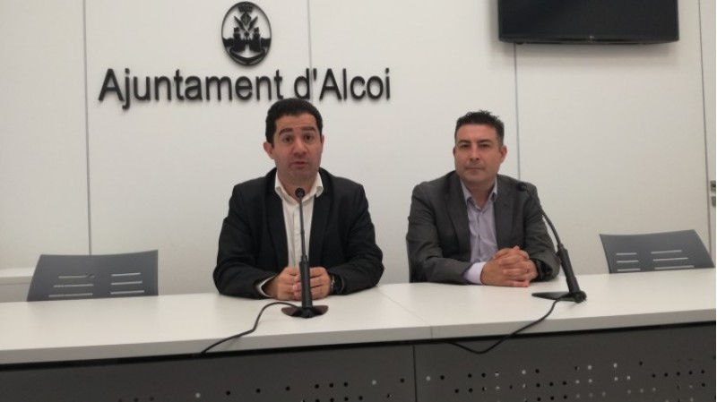 L'alcalde Toni Francés i José Manuel Plaza, de Telefónica, anuncien la nova antena per a les urbanitzacions de l'est d'Alcoi