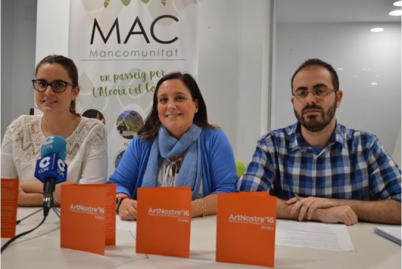 Mariona Carbonell, Lucia Romero i Rubén Fresneda a la presentació de la V Biennal / R. Lledó