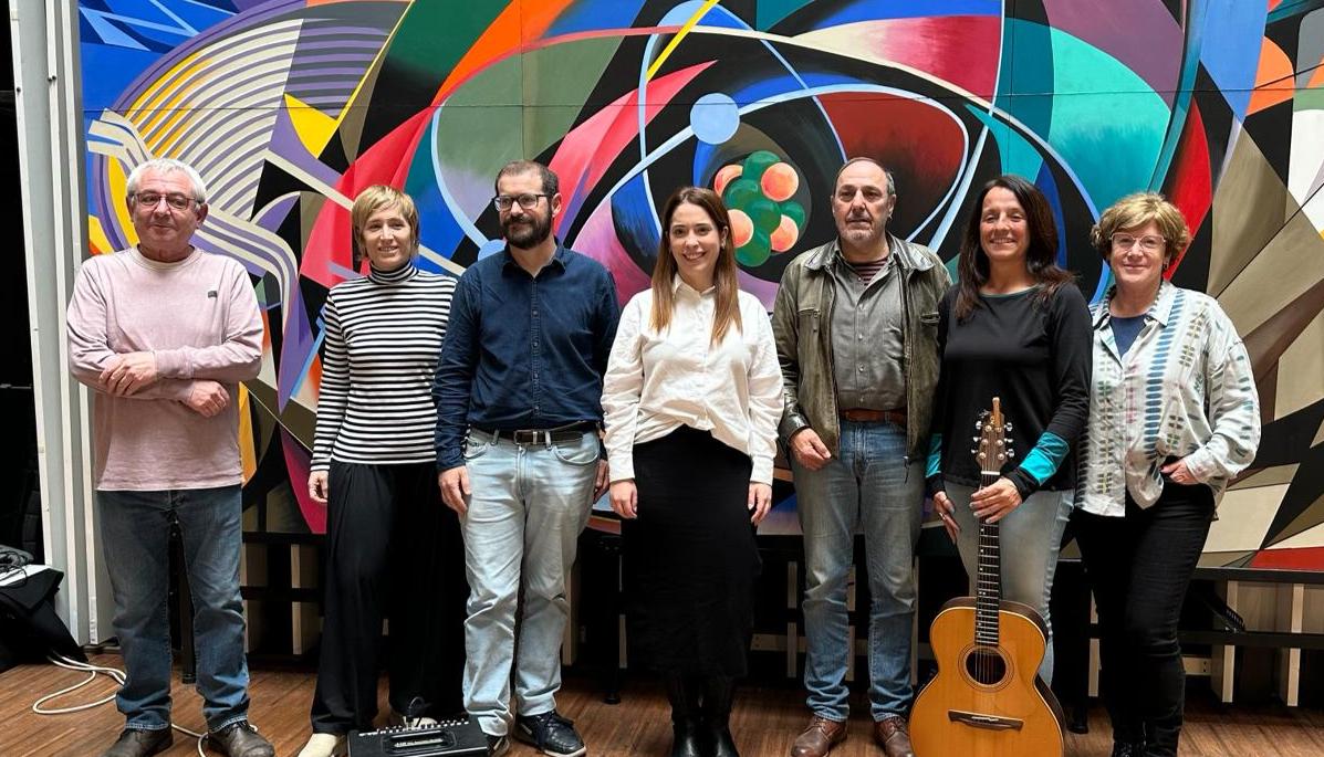 La regidora de cultura d'Alcoi en la presentació del Barnasants a València, en imatge facilitada per l'Ajuntament. 